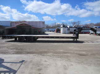 2023 PJ Trailer 102x32 LD Gooseneck LDQ32A2BSWK