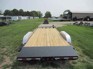 2024 PJ Trailer 83x18 C5 Car Hauler C521832ESNKT