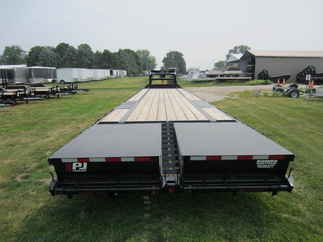 2023 PJ Trailer 102x40 LX Gooseneck LXQ40K2BSWK4