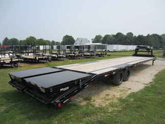 2023 PJ Trailer 102x40 LX Gooseneck LXQ40K2BSWK4