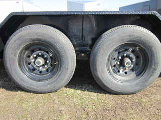 2025 PJ Trailer 83x22 CC Equipment CCJ2272BSBK
