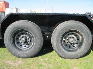 2026 PJ Trailer 83x18 CC Equipment CCJ1872BSBK