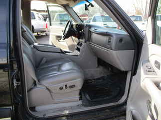 2005 Chevy 2500 Suburban   LT