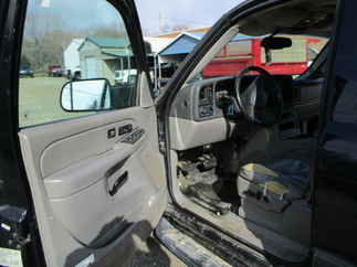 2005 Chevy 2500 Suburban   LT