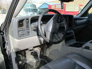 2005 Chevy 2500 Suburban   LT