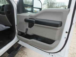 2017 Ford F450 Regular Cab Chassis XL