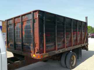 2005 Ford F550 Regular Cab Flatbed XL