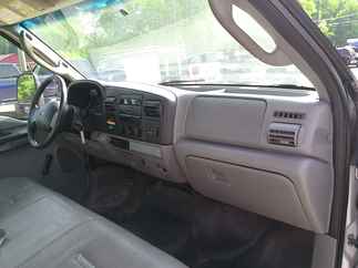 2005 Ford F550 Regular Cab Flatbed XL