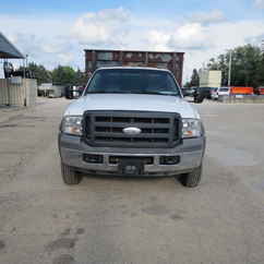 2005 Ford F550 Regular Cab Flatbed XL