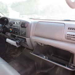 2005 Ford F550 Regular Cab Flatbed XL