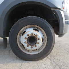 2005 Ford F550 Regular Cab Flatbed XL