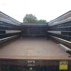 2005 Ford F550 Regular Cab Flatbed XL