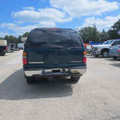 2005 Chevy 2500 Suburban   LS