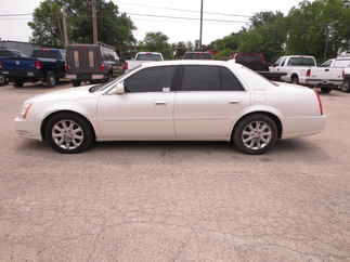 2011 Cadillac DTS 4 Door Sedan   DTS