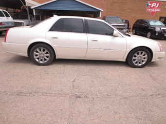 2011 Cadillac DTS 4 Door Sedan   DTS