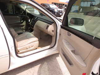2011 Cadillac DTS 4 Door Sedan   DTS
