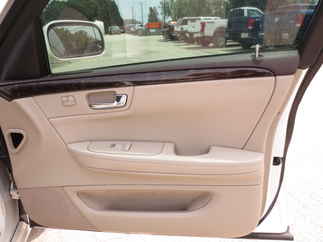 2011 Cadillac DTS 4 Door Sedan   DTS